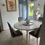 La Maison De Famille * Neville